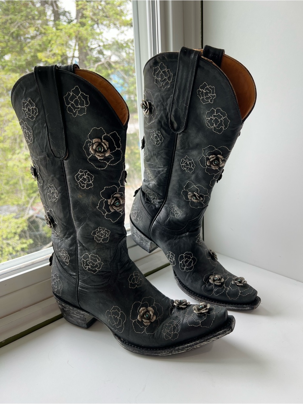 Old Gringo Black Floral Embroidered Metal Roses Cowboy Boots 7.5